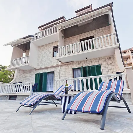 Raljevic Apartament *